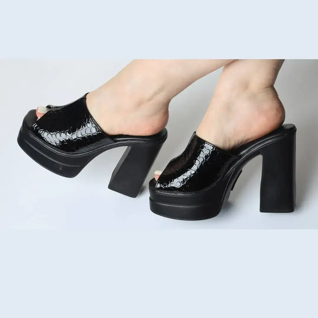 صندل زنانه پاشنه بلند مشکی چروکی